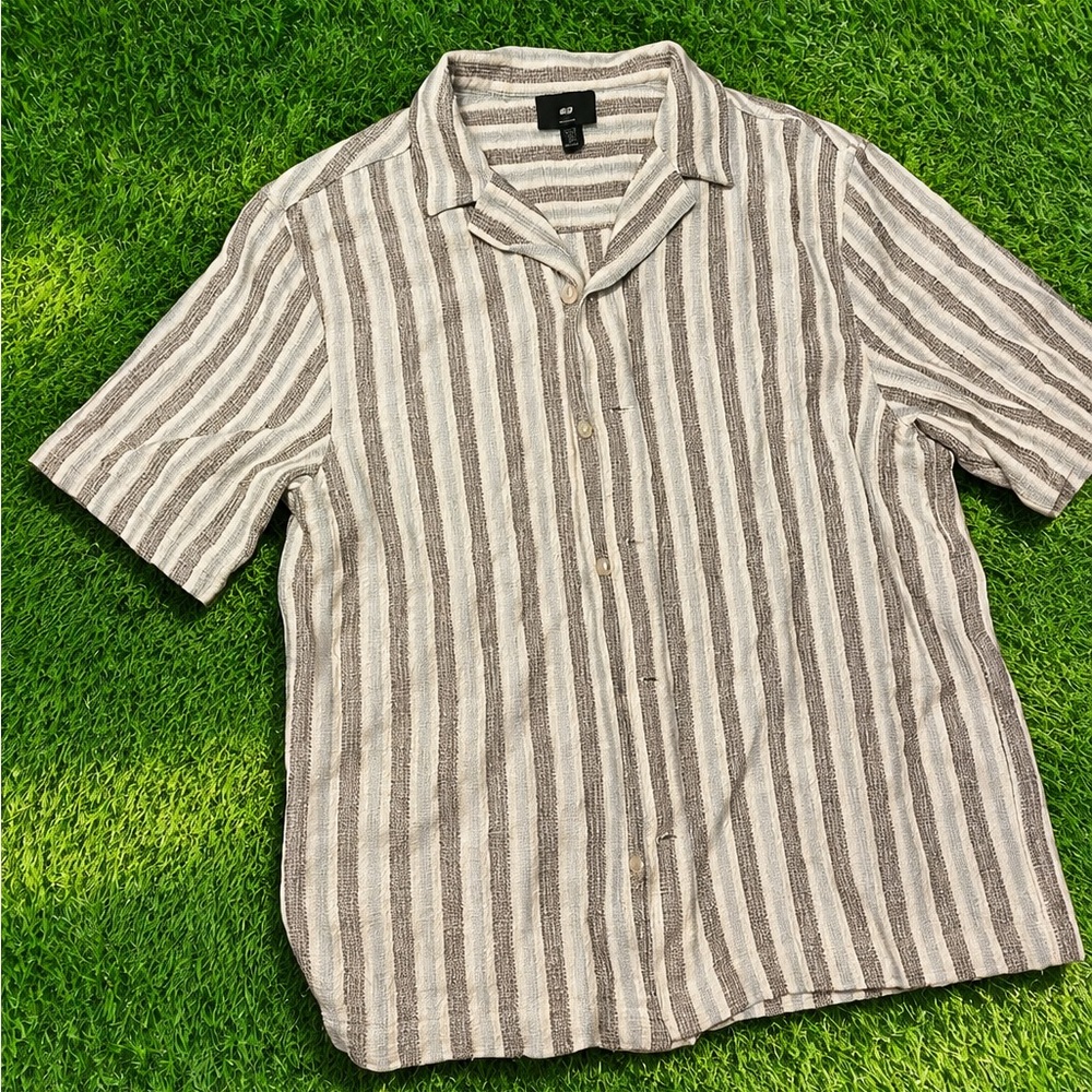 H&M Beige & White Vertical Stripe Short-Sleeve Button-Down Shirt